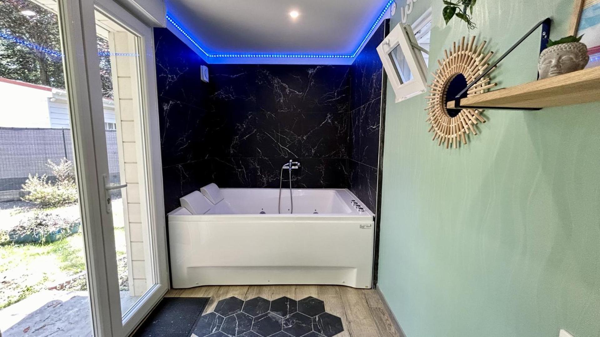 Terre & Mer'Veilles 2, Appartement Avec Spa Pour 2 Personnes Favières Buitenkant foto